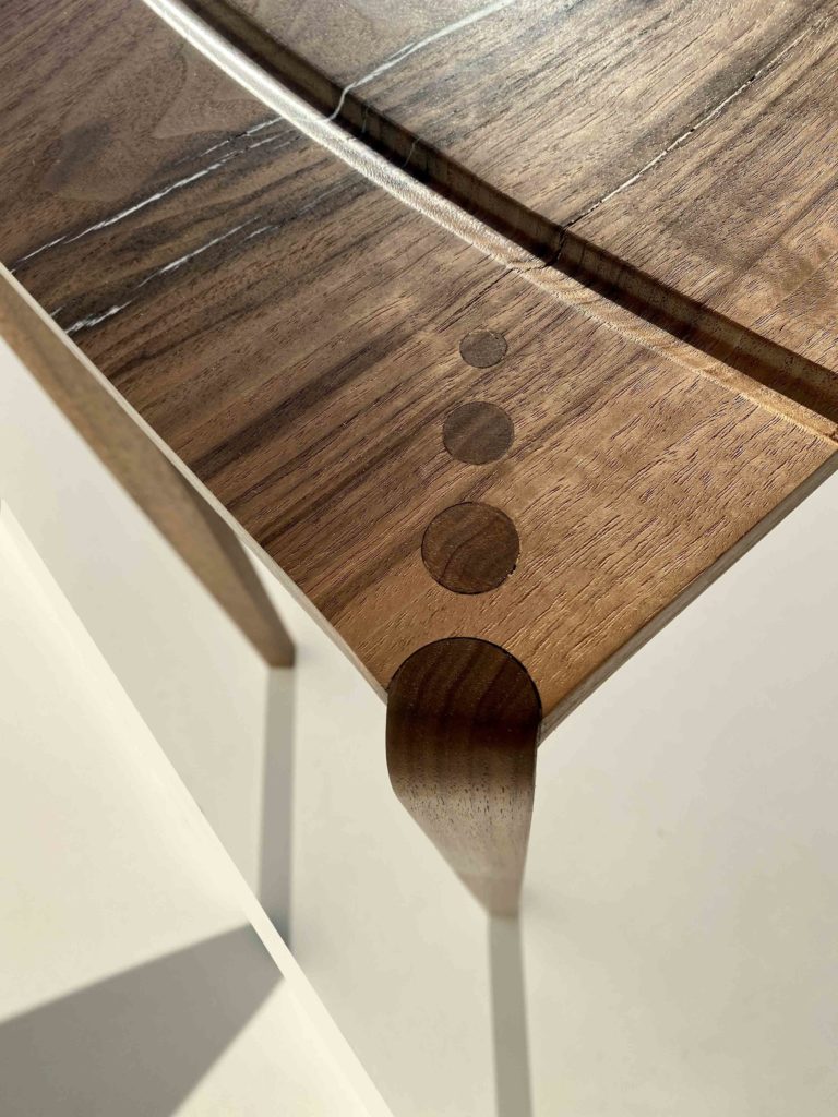 assemblage des pieds façon tenon mortaise