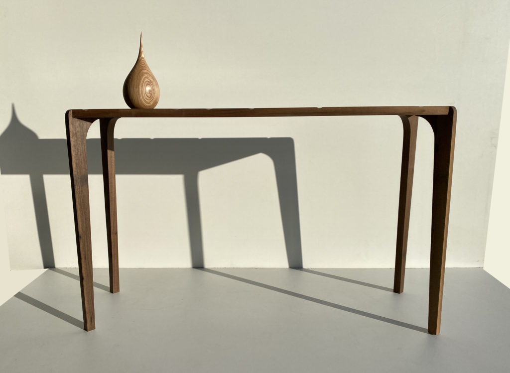 console au design épuré et singulier