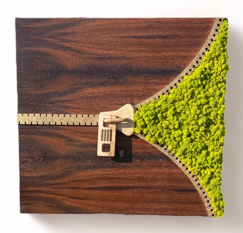 oeuvre contemporaine en bois & lichen stabilisé