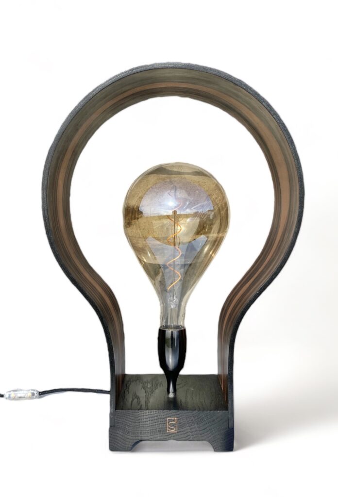 luminaire artisanal en forme d'ampoule